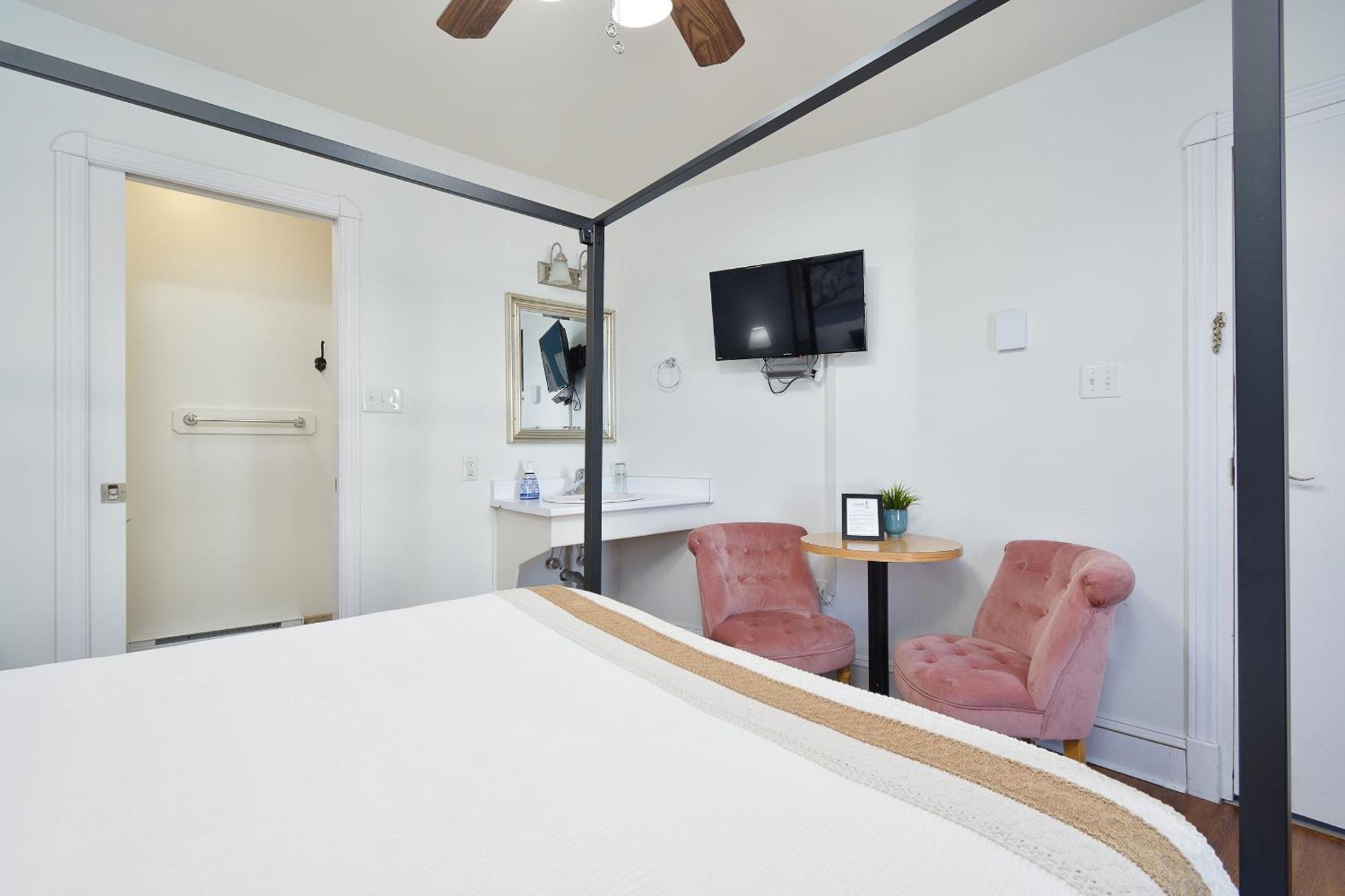 Pepperell Place Inc. Inn *